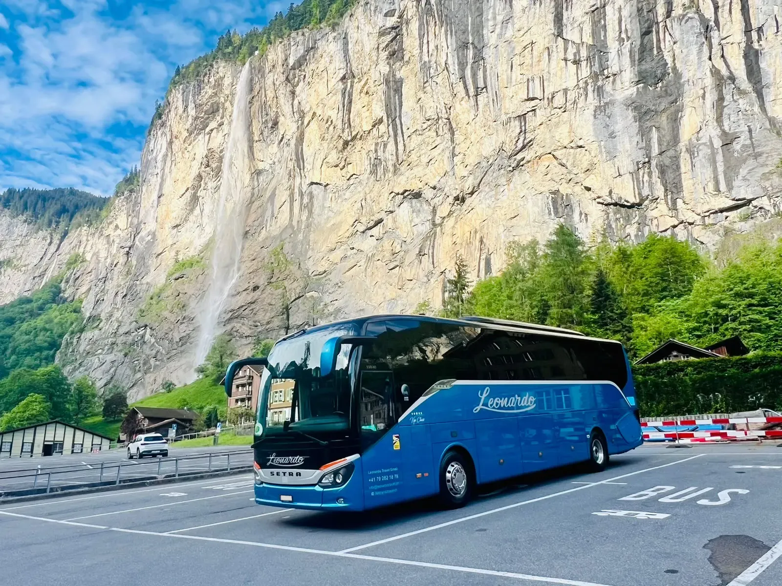 Leonardo Travel coach in Lauterbrunnen, with the Staubbach Falls on the cliff